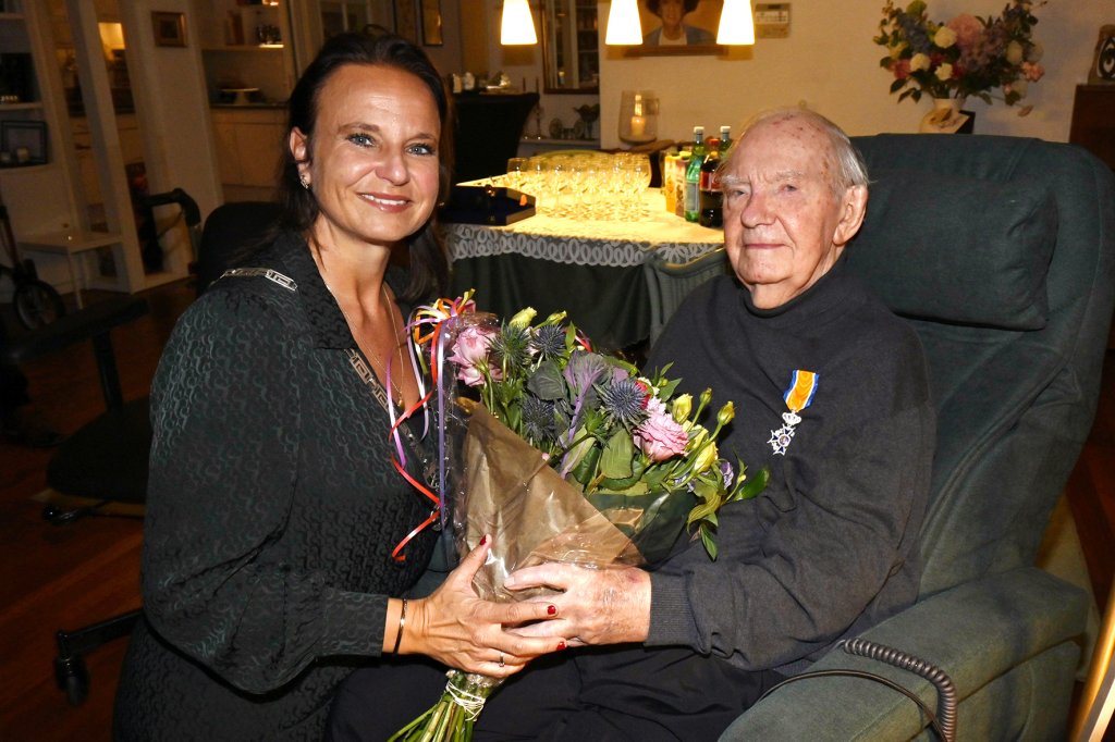 Burgemeester Stemerdink en de heer Bronsema