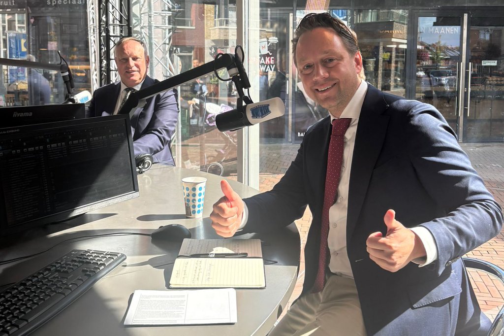 De wethouder in het Glazen Radiohuis