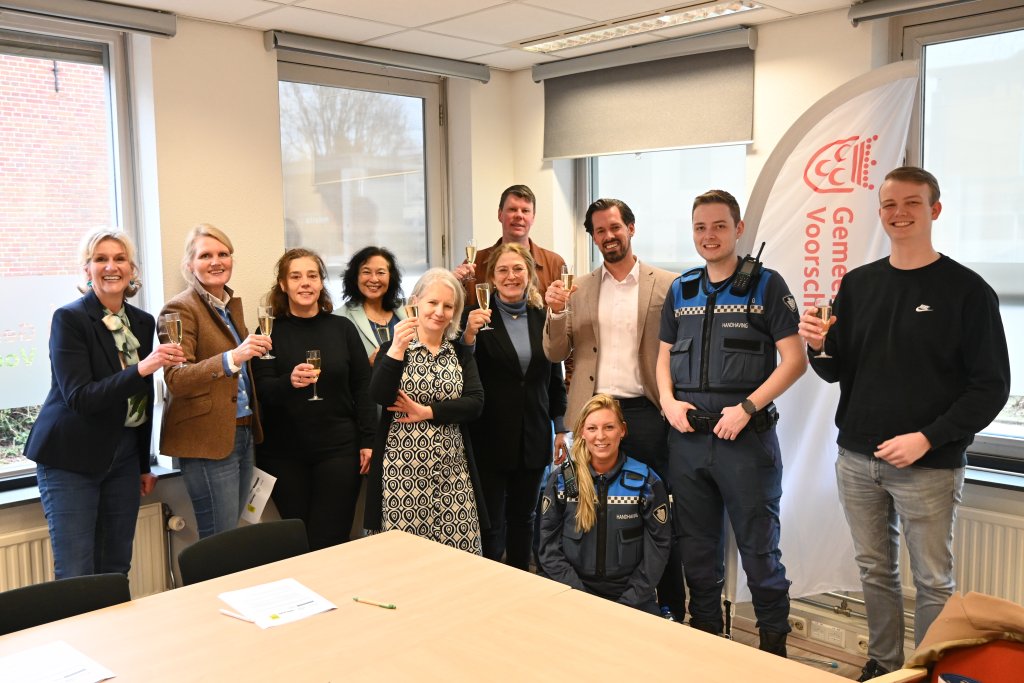 Kwadraad, woningcorporaties en gemeente Voorschoten ondertekenen overeenkomst voor buurtbemiddeling