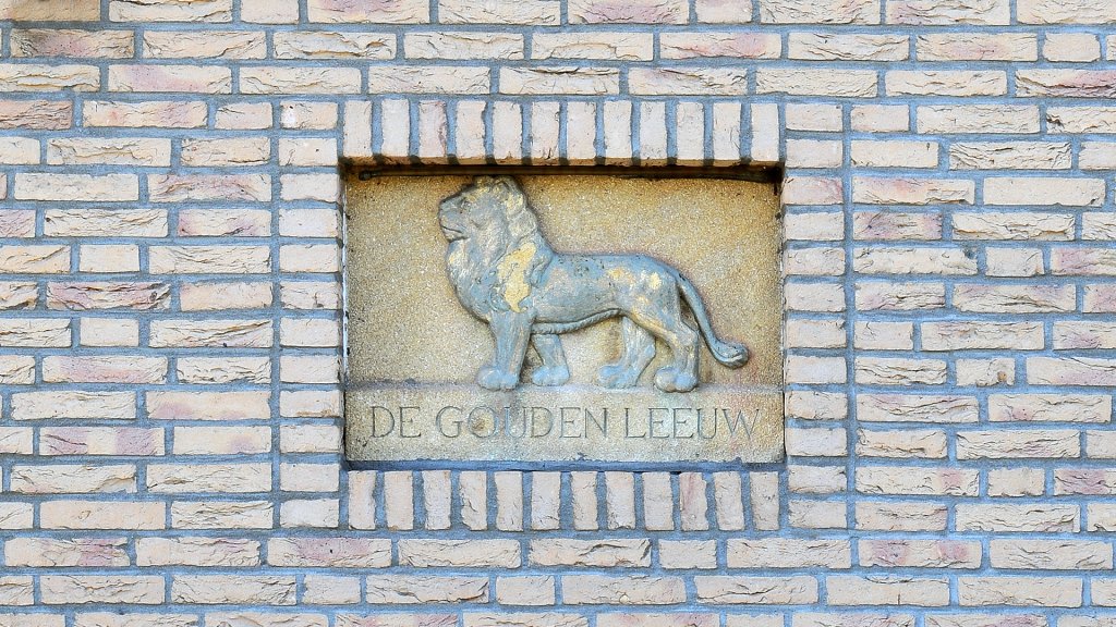 Gevelsteen van De Gouden Leeuw