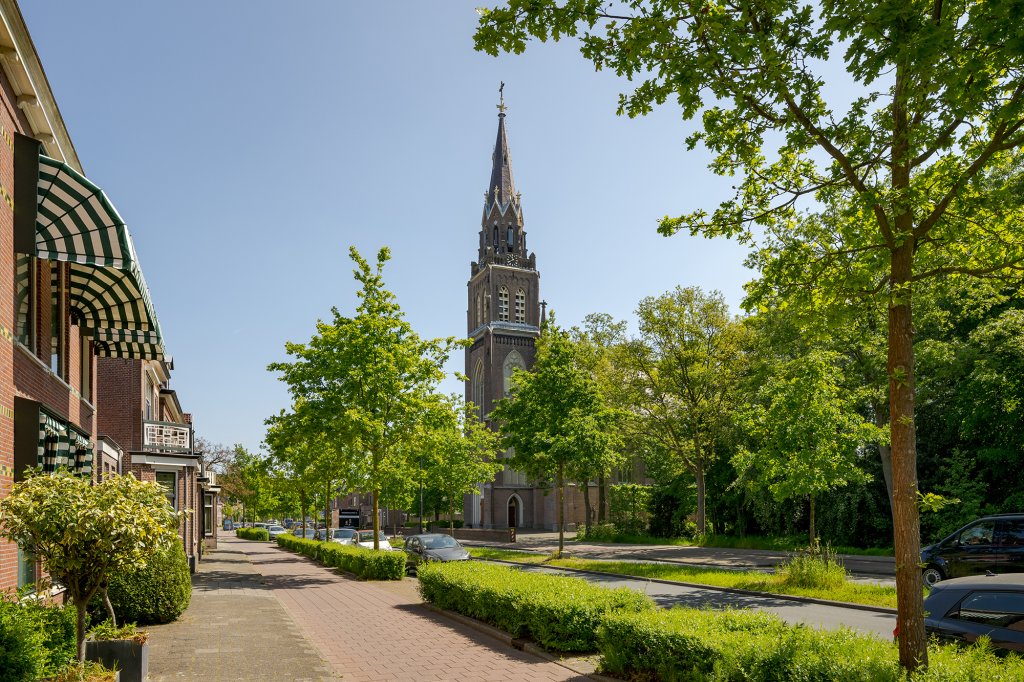 De Laurentiuskerk aan de Leidseweg