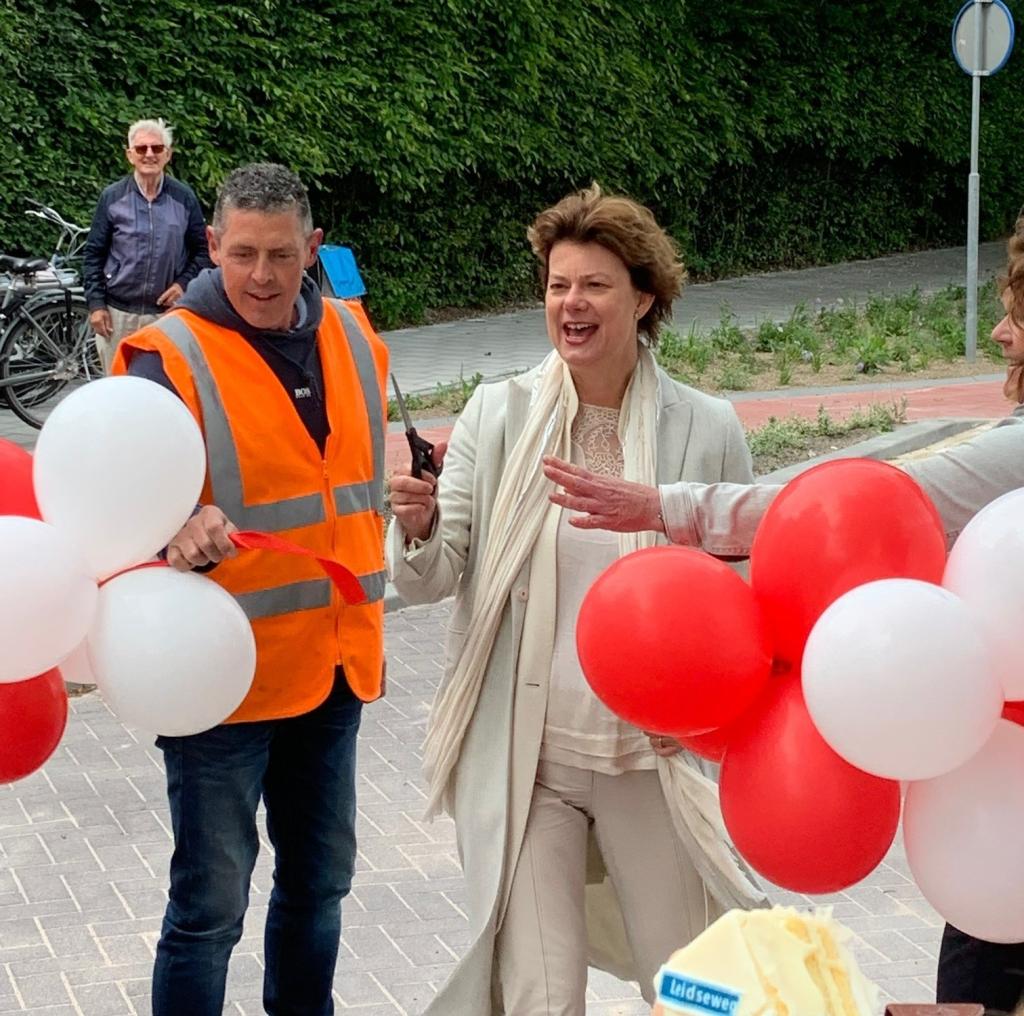 Wethouder Erika Spil opent de Leidseweg