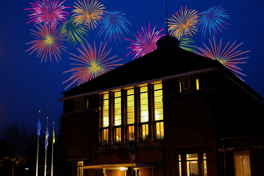 Vuurwerk boven het gemeentehuis