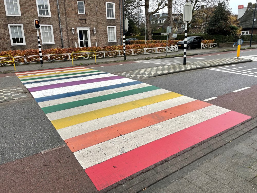 Regionaal Nieuws Regenboogzebrapad Met Paars