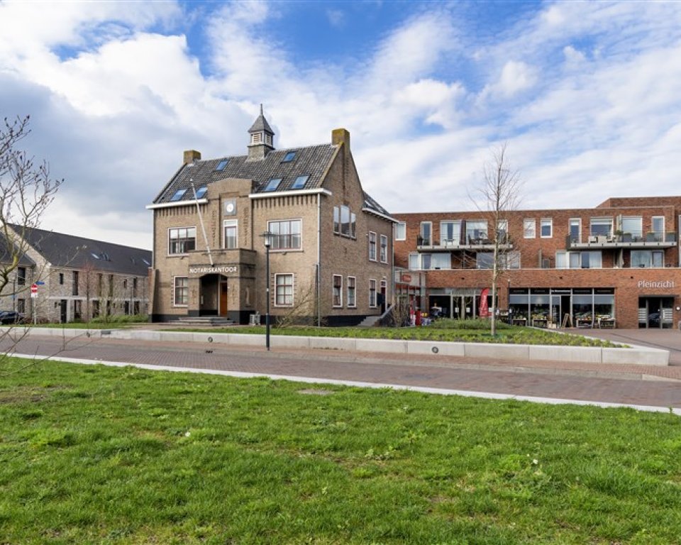 Voormalige raadhuis aan het Raadhuisplein in Sprang-Capelle