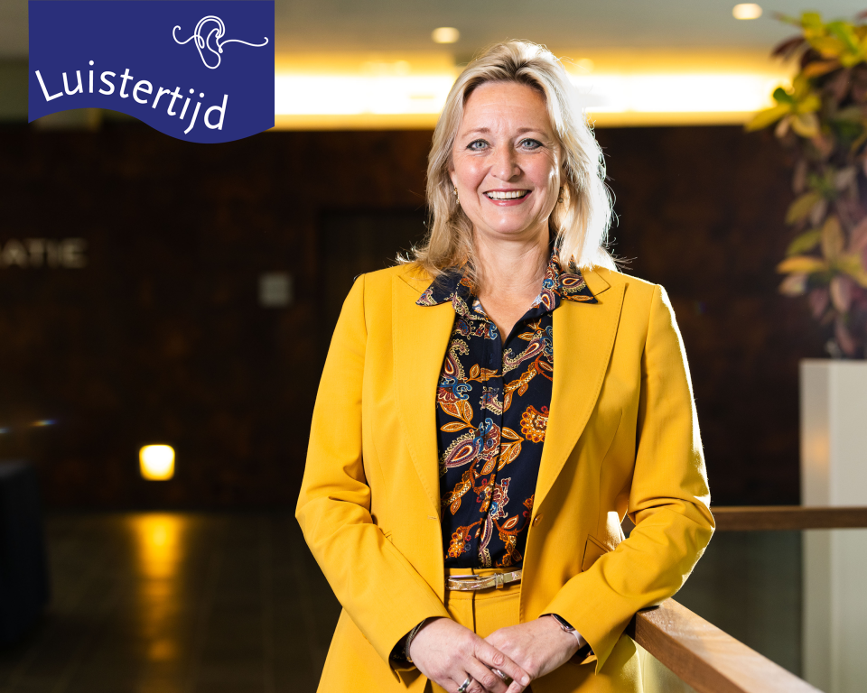 Foto van burgemeester Sacha Ausems met daarbij de tekst 'Luistertijd'