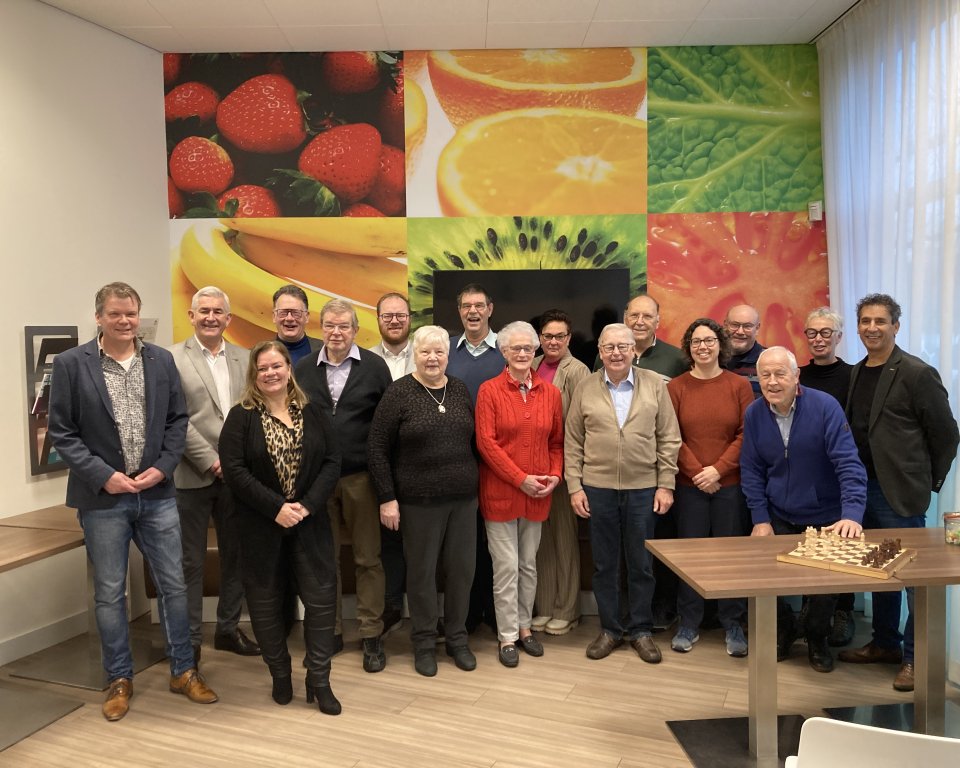 Vertegenwoordigers van gemeenten Dongen, Loon op Zand, Waalwijk en de huurdersorganisaties