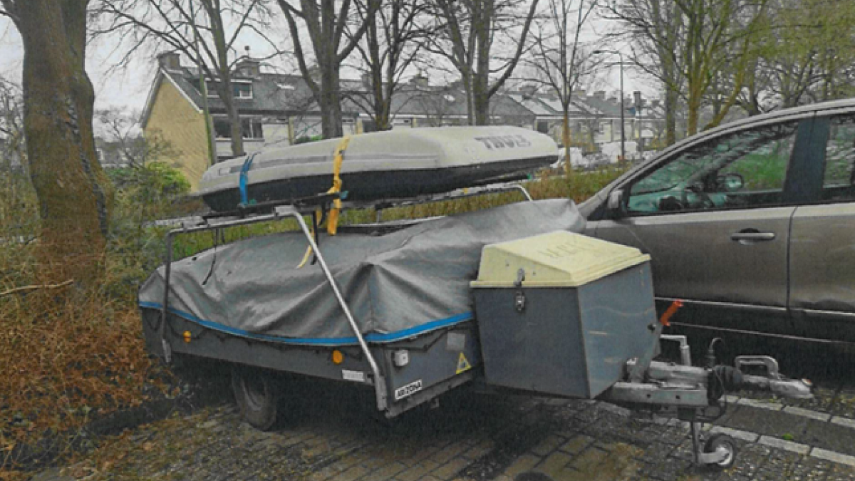 Verwijderen aanhangwagen/vouwwagen Van Duivenvoordelaan