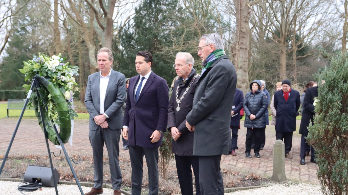 Holocaustherdenking bij Joods monument Persijnhof in Wassenaar