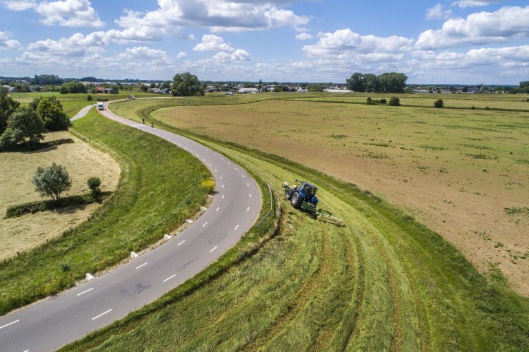 Gefaseerd maaien op de dijk