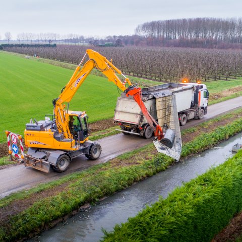 Afvoeren met vrachtwagens