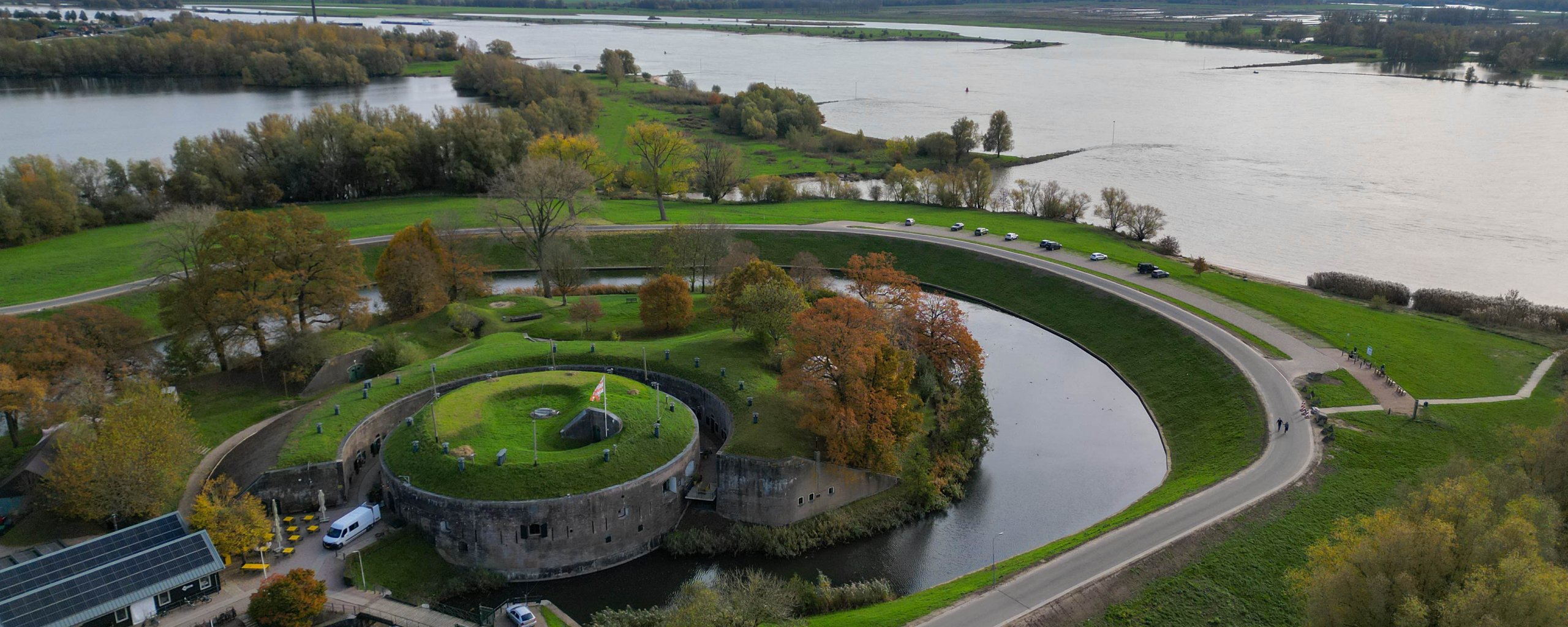 Fort Vuren na de dijkversterking