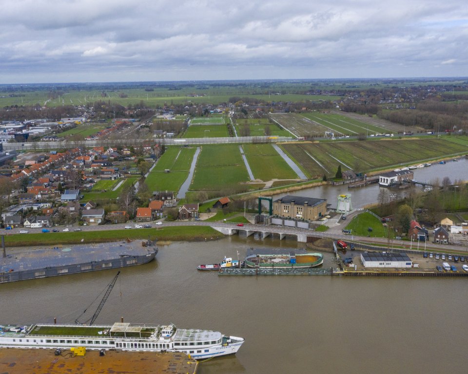 De locatie van het nieuwe boezemgemaal en -kanaal