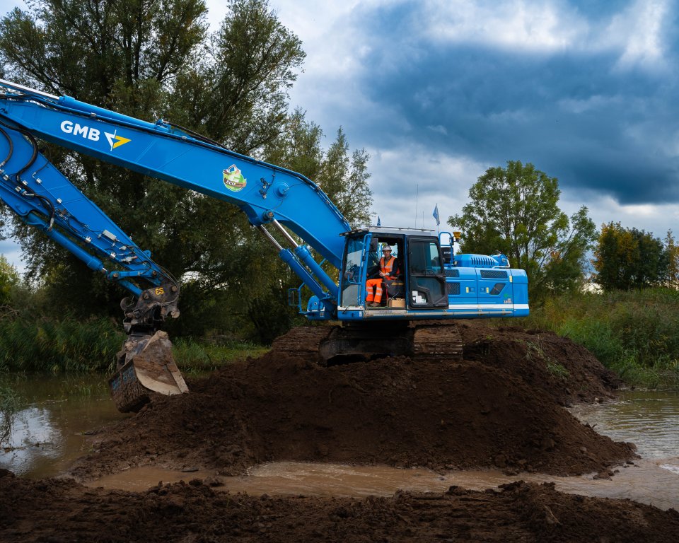 Graven laatste stukje geul in Herwijnense Bovenwaard