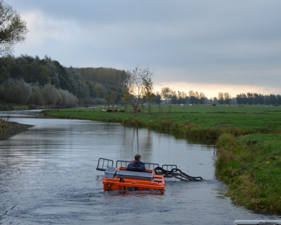 Elektrische maaiboot