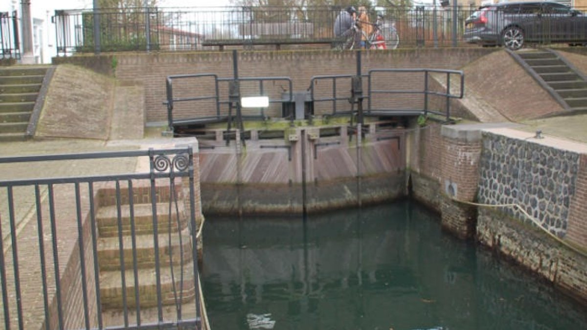 Damsluis in Hardinxveld weer open