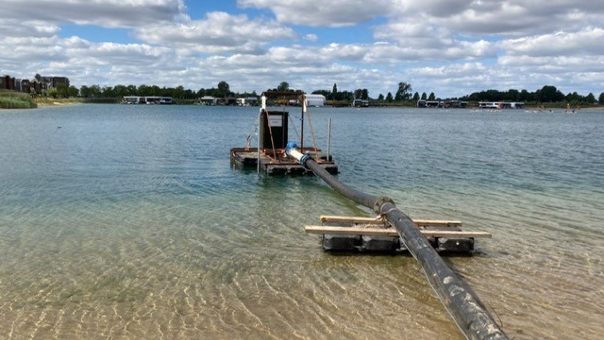 Waterschap plaatst tijdelijk pompen bij de Waalsprong in Nijmegen