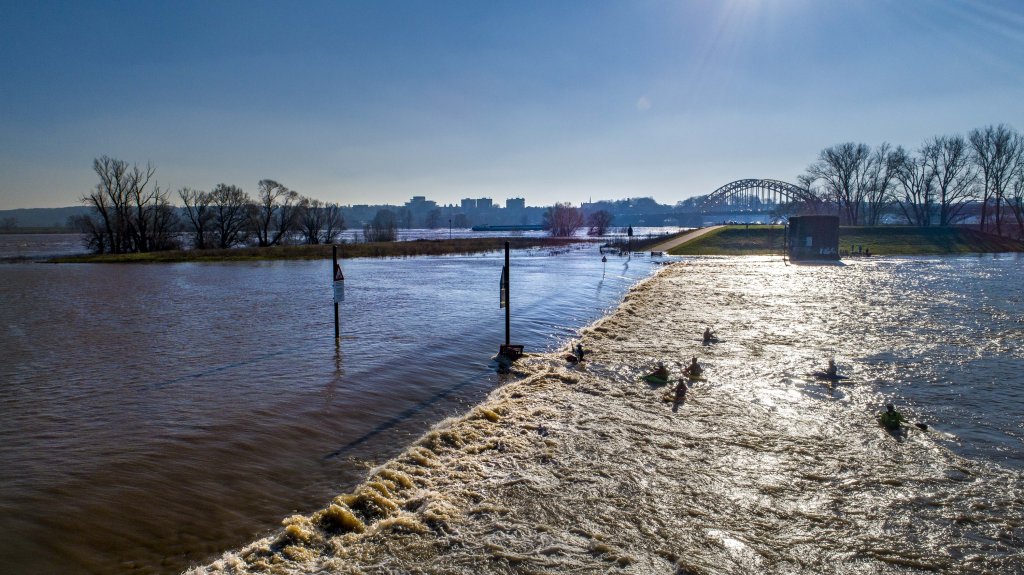 De Spiegelwaal tussen Lent en Nijmegen (Peter Venema).