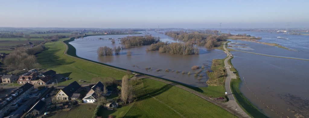 De Afferdense en Deestse Waarden aan de Waal. (August Swietkowiak)