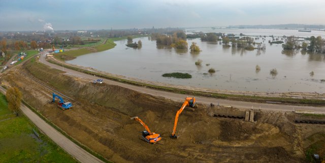 Dijkversterking tijdens hoogwater