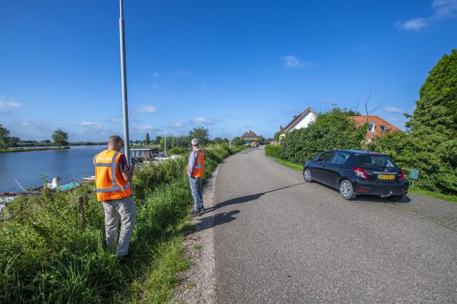 Foto van dijkwachten op patrouiile