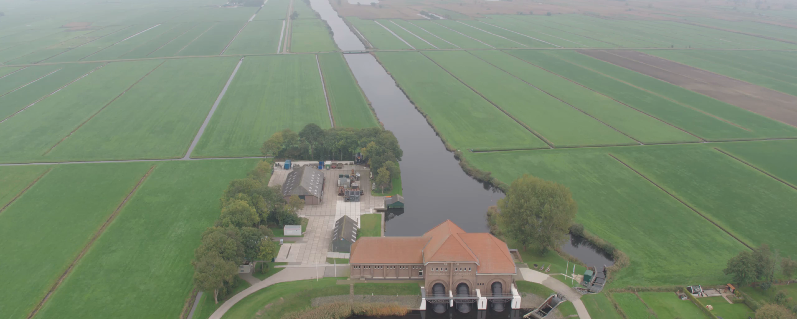 Gemaal Stroink WDODelta en Ettenlandsch kanaal vanuit de lucht