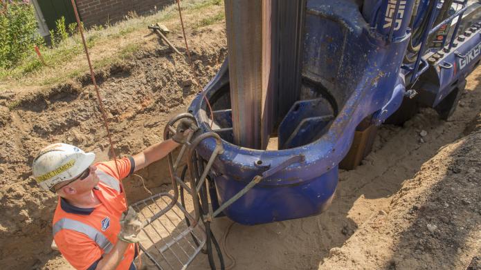 Werken met de silent piler Stenendijk Hasselt