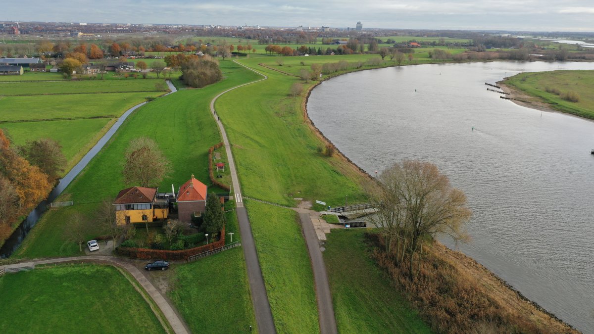 Dijk tussen ’s-Heerenbroek en IJsselmuiden wordt op verschillende manieren versterkt