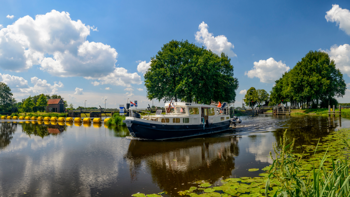 Vaarseizoen op de Vecht: Schutsluizen Vechterweerd en Vilsteren weer open voor recreatievaart