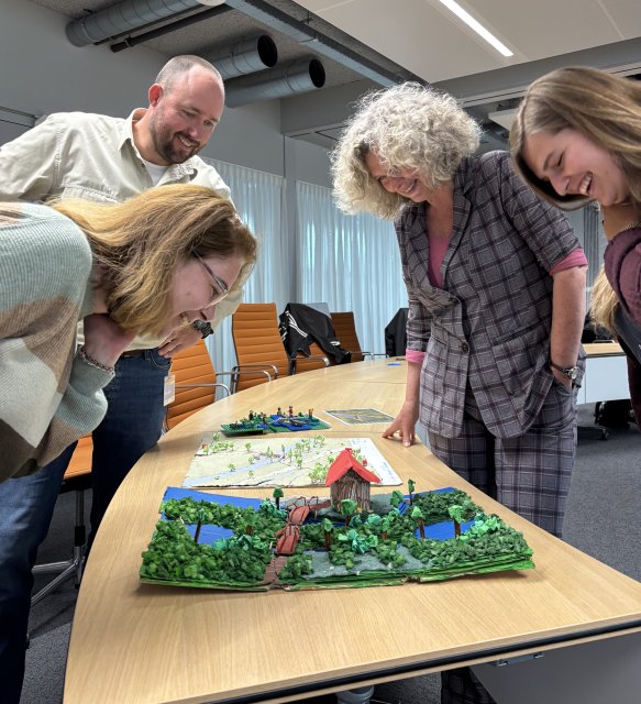 Ilse Cornelissen, Robert Weijman, Miranda Wesselink en Myrthe van Nijhuis beoordelen de ideeën