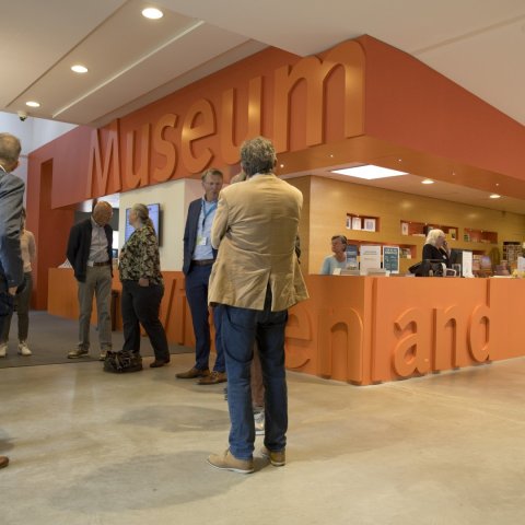 Bezoekers voor deelsessie over het historisch gebied Middag-Humsterland