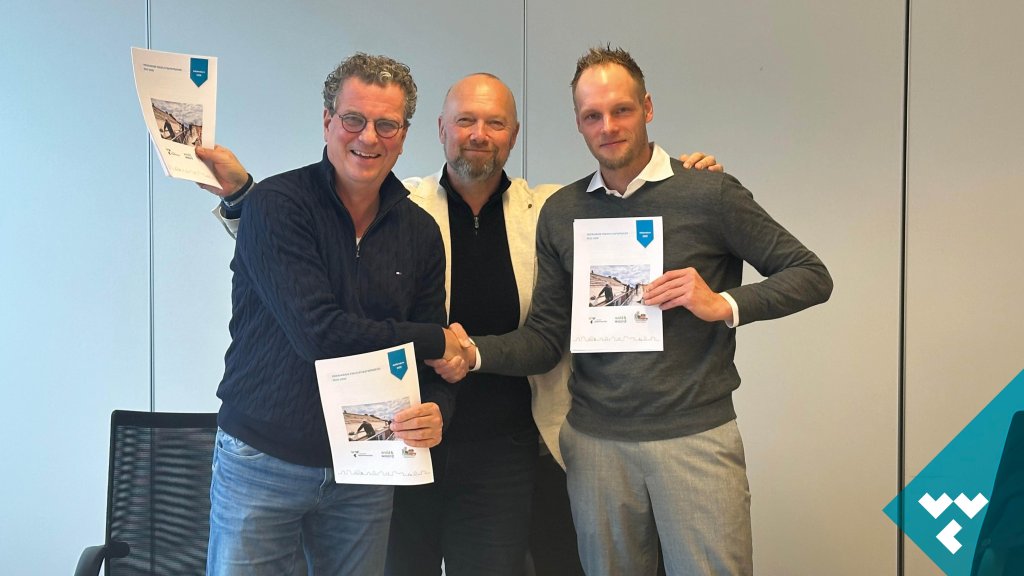 Wethouder Hans Haze, Ton Schroor (Wold & Waard), Duncan de Boer (Huurdersplatform Westerkwartier)