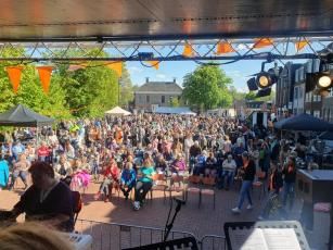 Bevrijdingsfeest zicht vanaf het podium