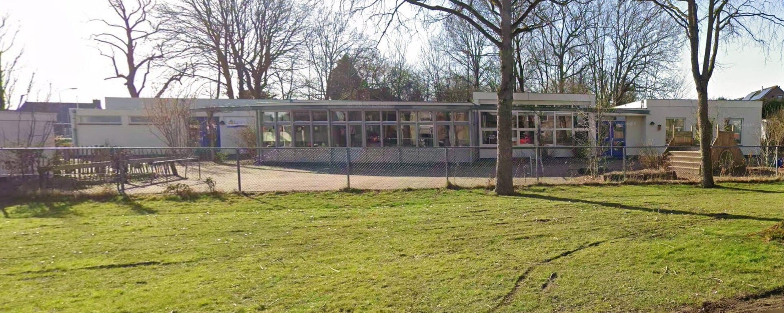 schoolgebouw van basisschool De Tweestroom in Altforst