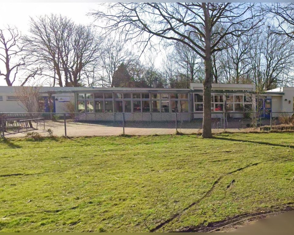 schoolgebouw van basisschool De Tweestroom in Altforst