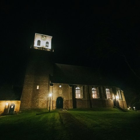 Kerk op de Hoogte in het donker