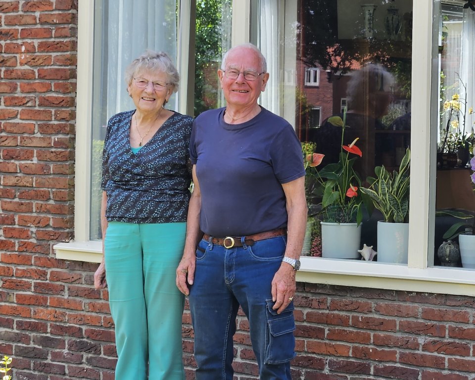Jan en Lieske Bosma voor hun geïsoleerde woning.