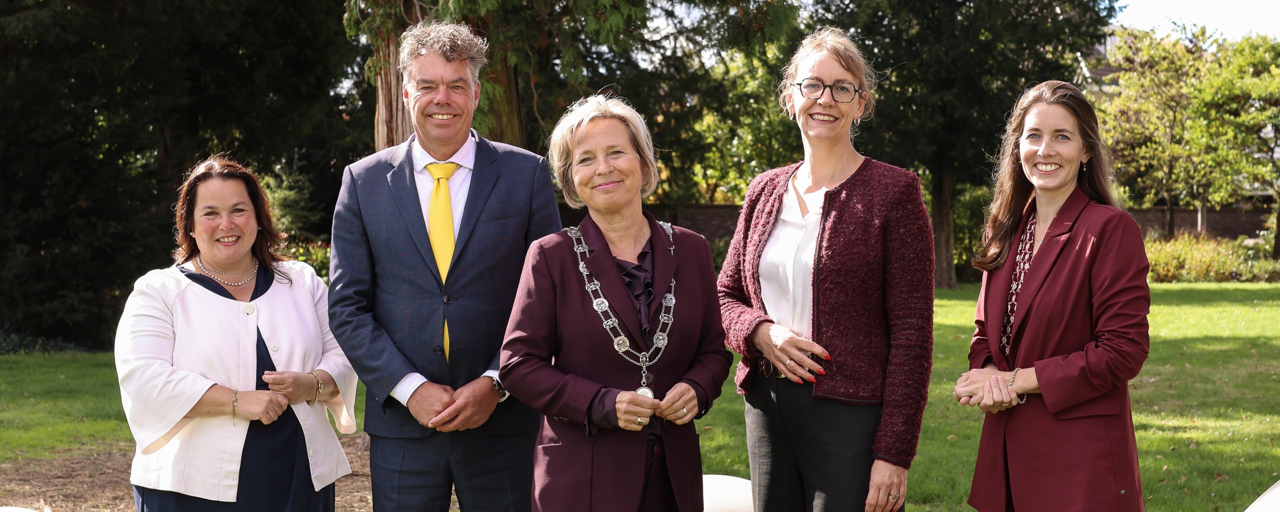 wethouder Schepers-Janssen, wethouder Visser, waarnemend burgemeester Jetten, algemeen directeur/gemeentesecretaris Freriks, wethouder Metaal