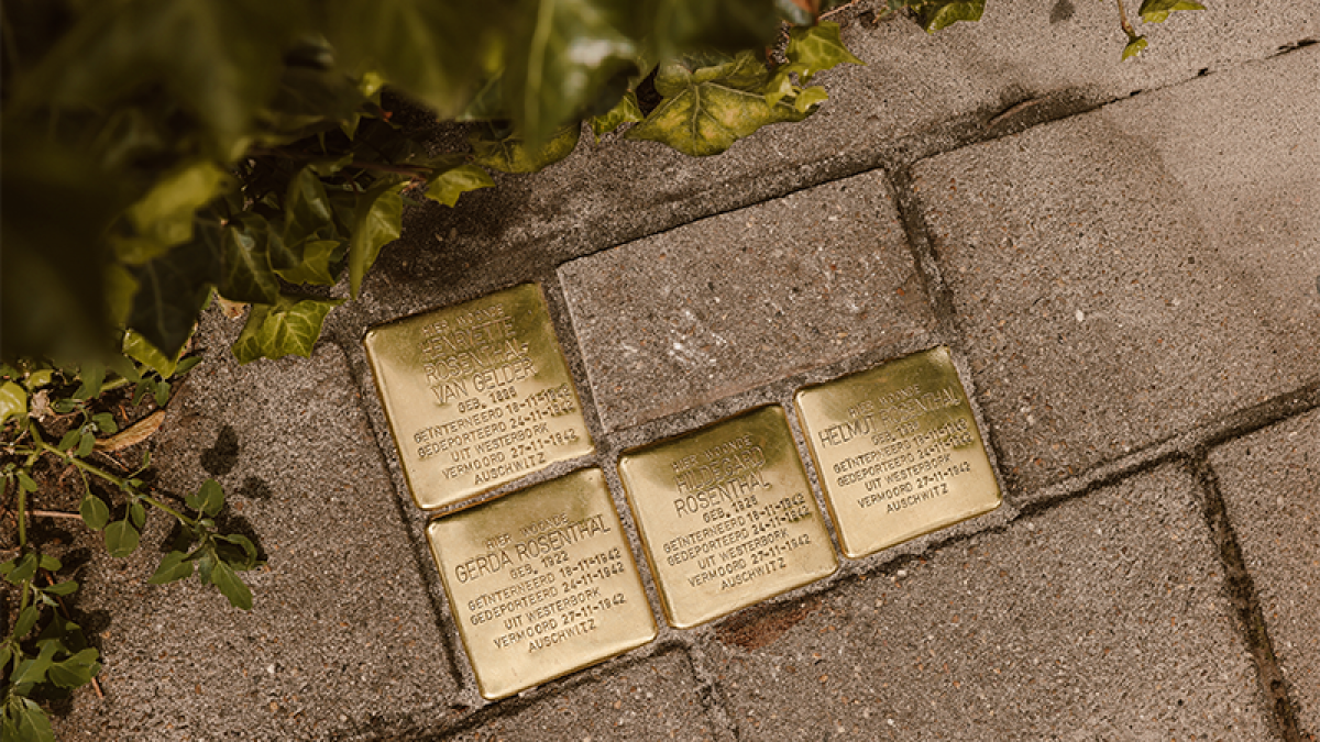 Winterswijk legt voor vijfde keer Stolpersteine voor vermoorde Joodse inwoners