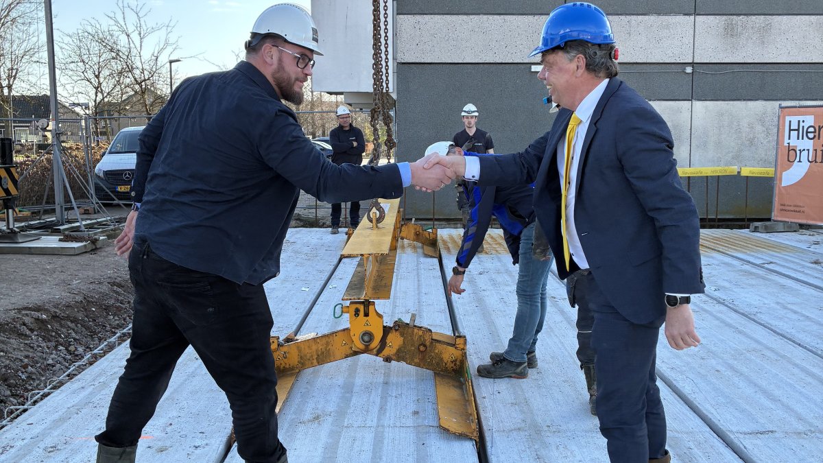 Startsein bouw DekaMarkt en 28 appartementen in Winterswijk Oost
