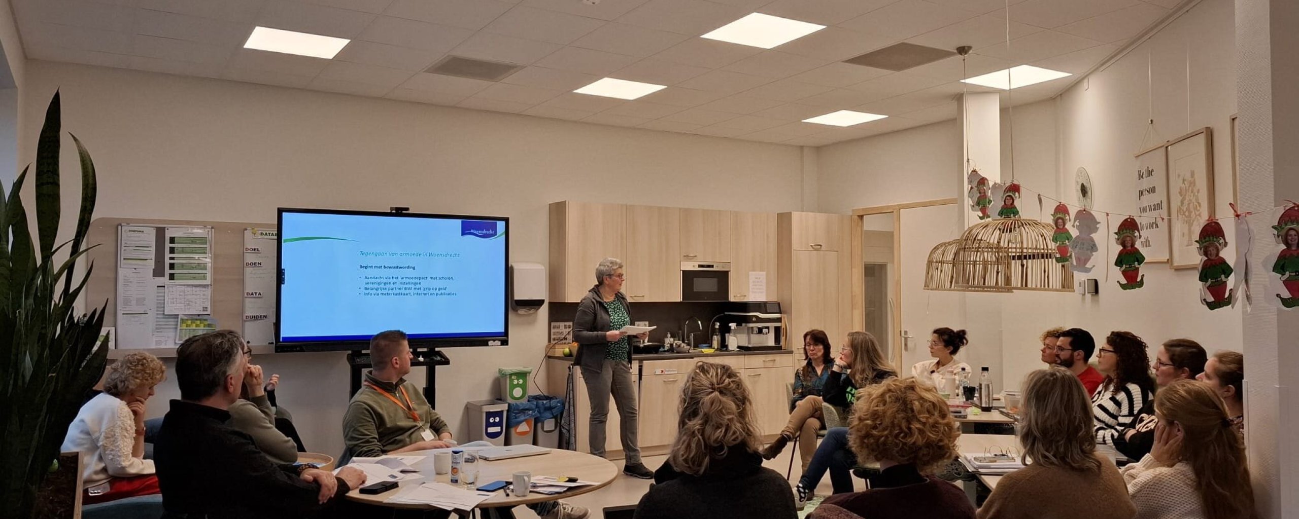 Uitleg over armoede aan het docententeam