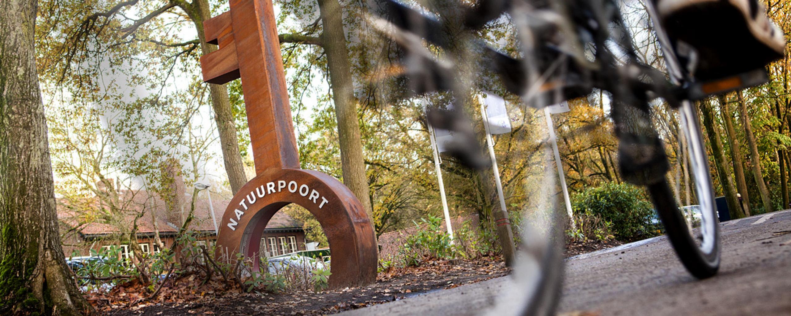 Fiets bij natuurport Volksabdij in Ossendrecht