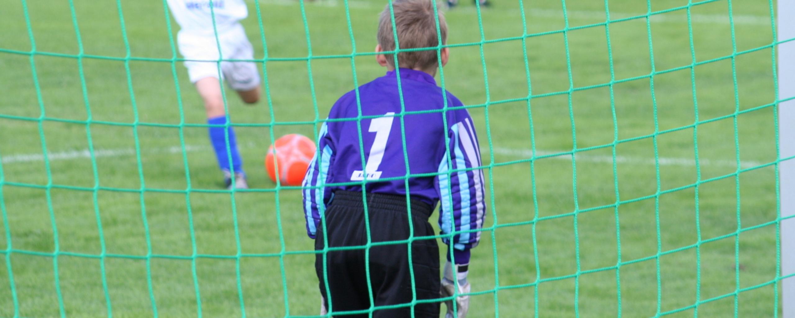 Voetballende kinderen