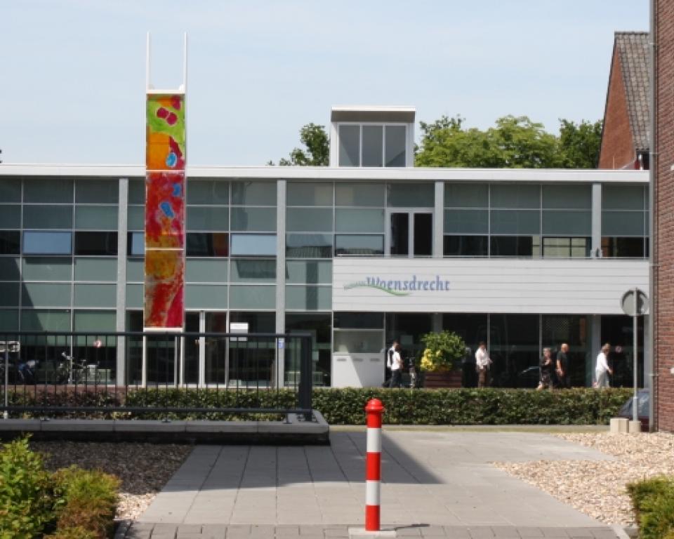 Gemeentehuis vooraanzicht Huijbergseweg