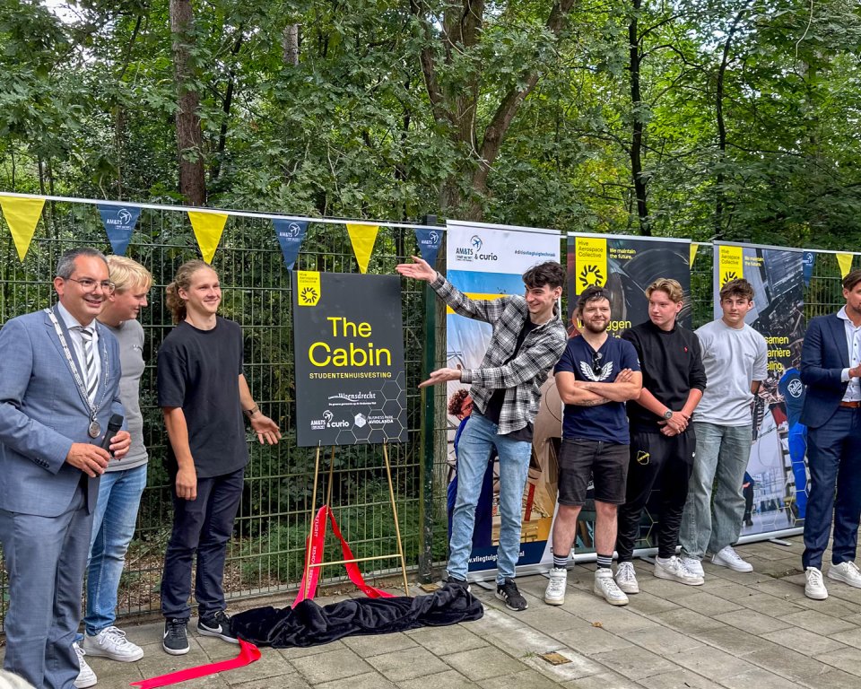 Op 21 augustus is de studentenhuisvesting "The Cabin" officieel geopend.