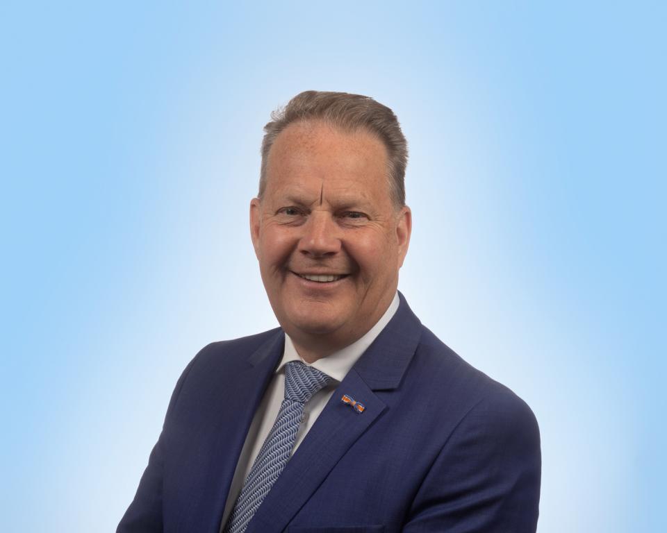 Portretfoto waarnemend gemeentesecretaris P.A.C. (Peter) Bogers