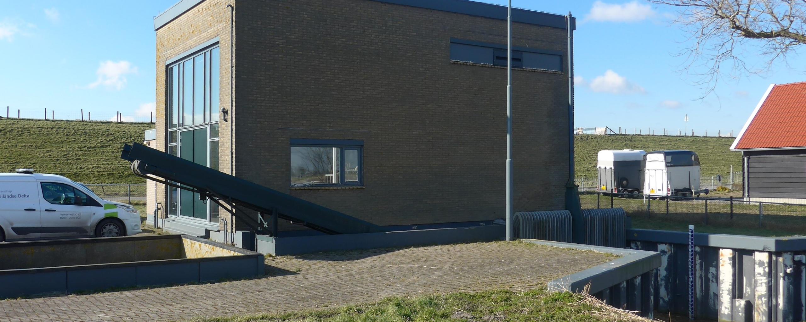 Aanzicht gebouw gemaal Oudenhoorn
