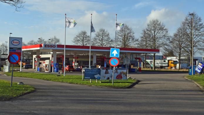 Tankstation langs de Rotterdamseweg in Roidderkerk