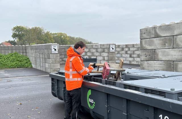 Afvalcontainer_op_het_grondstoffendepot_aan_de_Noorddijk