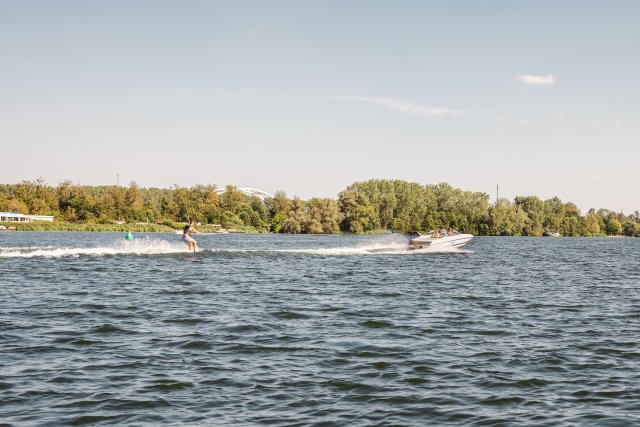 waterskiën op het Brielse Meer